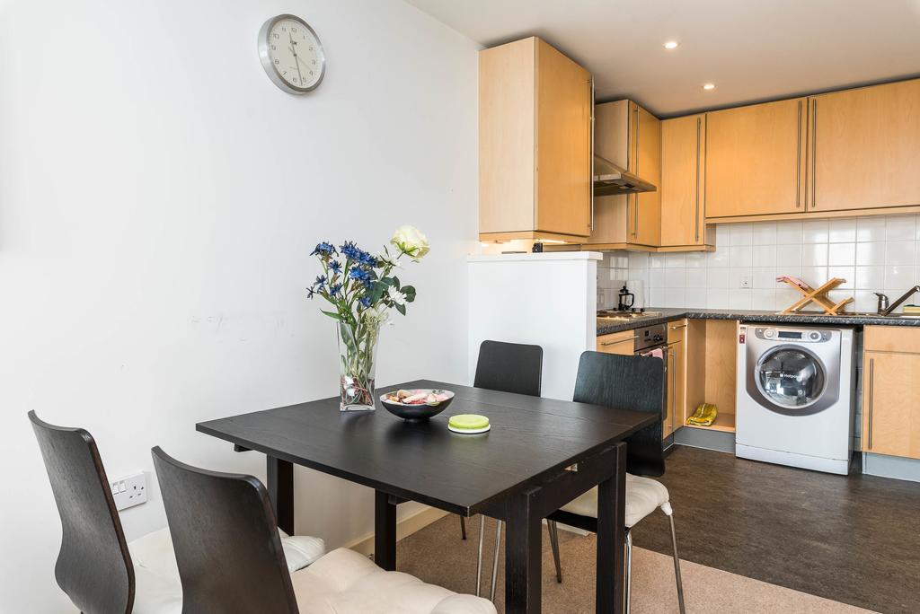 Апартаменты Fantastic 1 Bed Flat Stratford Лондон Экстерьер фото